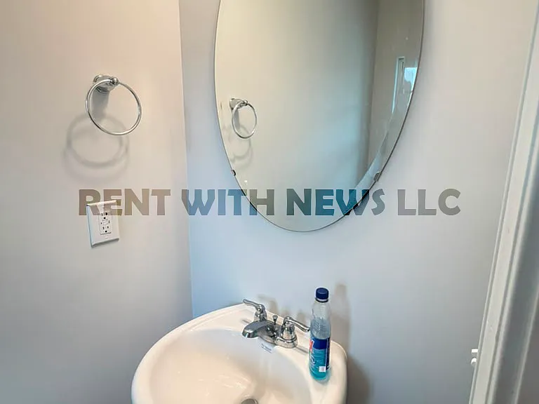 282 Paramount Dr — Photo 25