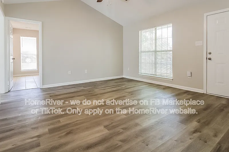 3 bed, 2.0 bath, 1101 sqft, $1,640 — Photo 4