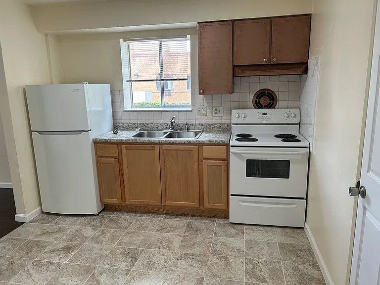 4557 Ridgewood Ave #2 — Photo 4