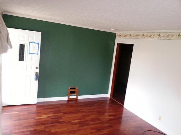 4th image of 1205 Barton St