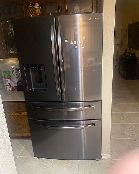 Refrigerator 