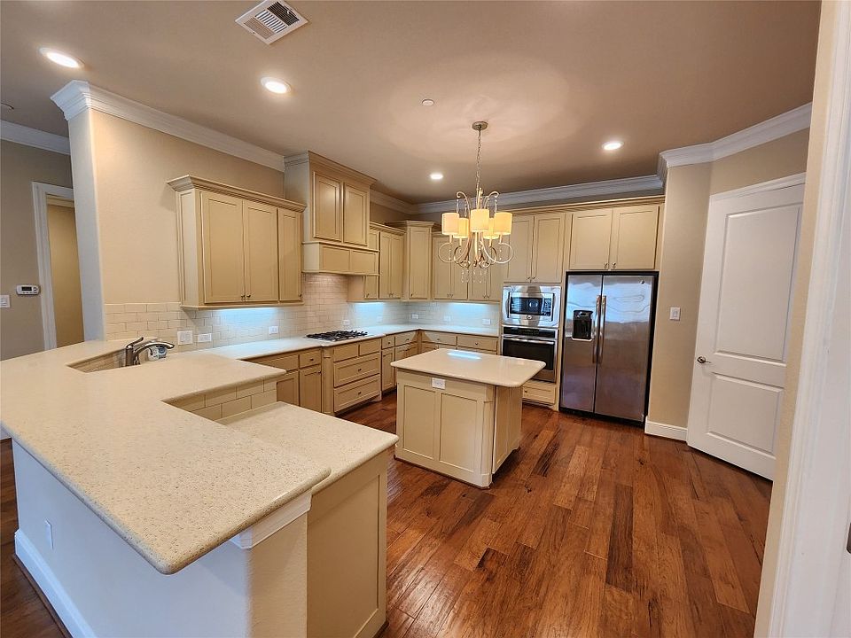 1st image of 401 Watermere Dr