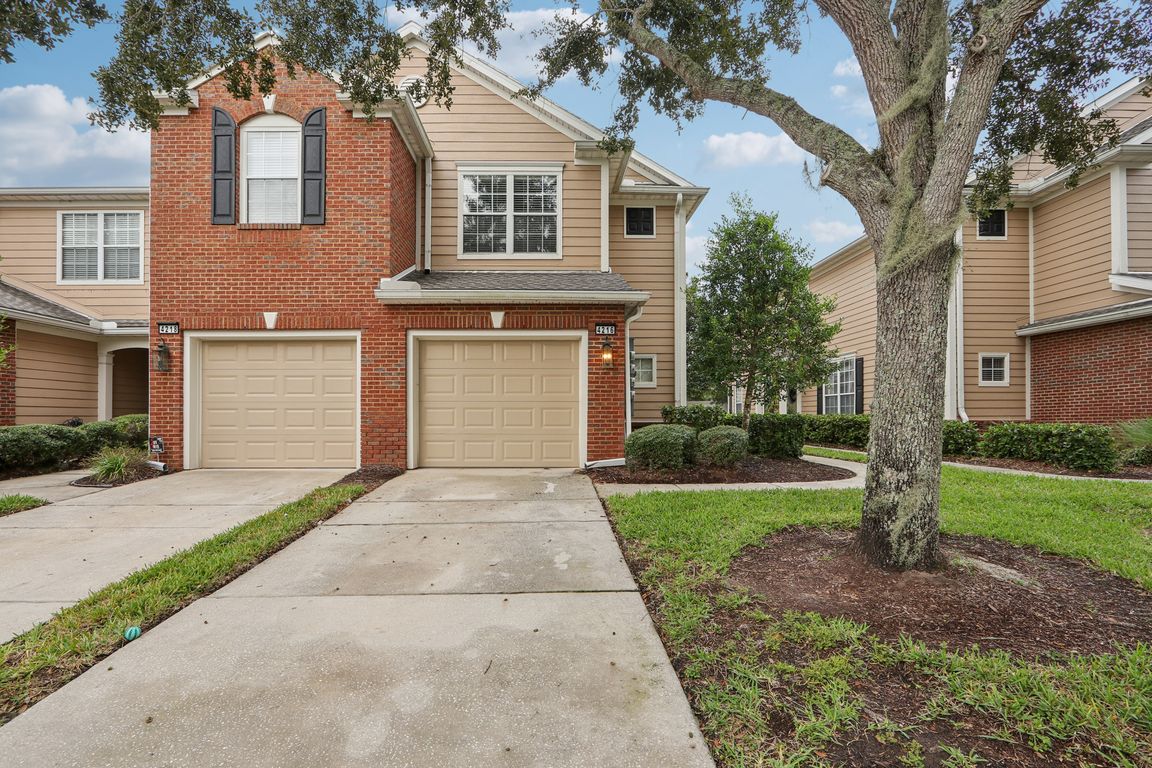 Crownwood Dr-S1010-001.jpg