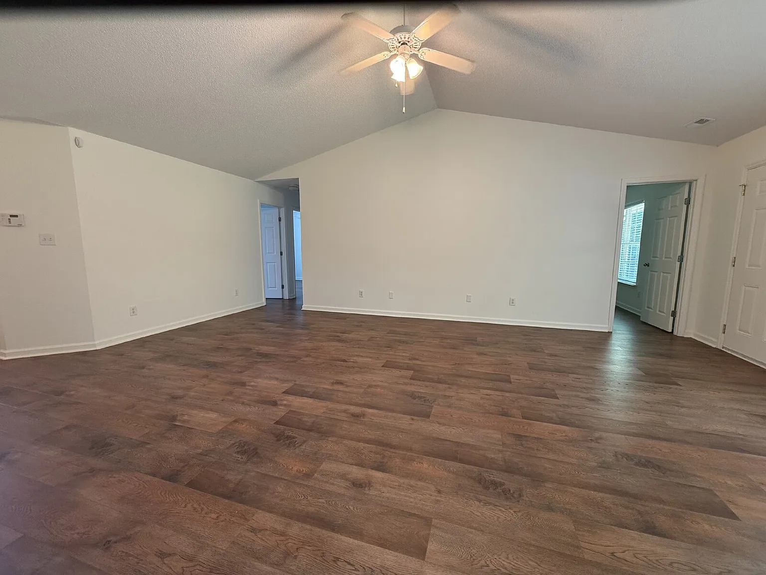 3 bed, 2.0 bath, 1490 sqft, $1,799 — Photo 3