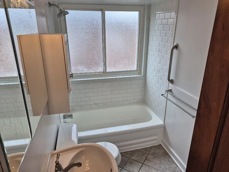 3947 Jamieson Ave #2W — Photo 8