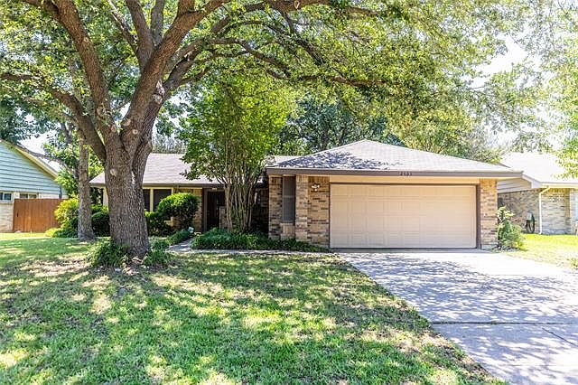 1st image of 2405 Clayton Oaks Dr
