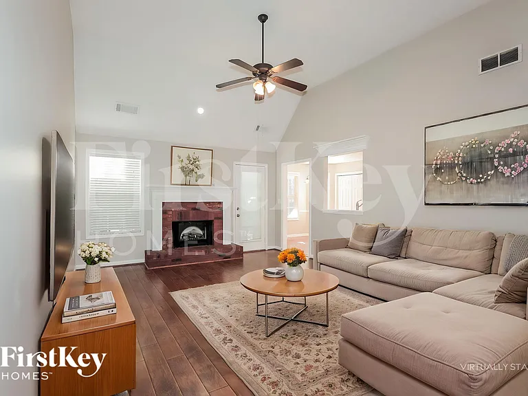 115 Coldwater Dr — Photo 3