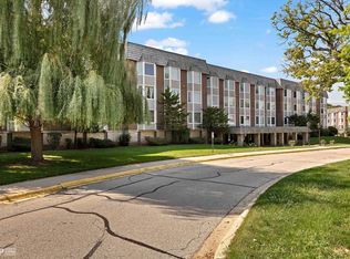 201 Thames Pkwy APT 2F, Park Ridge, IL 60068