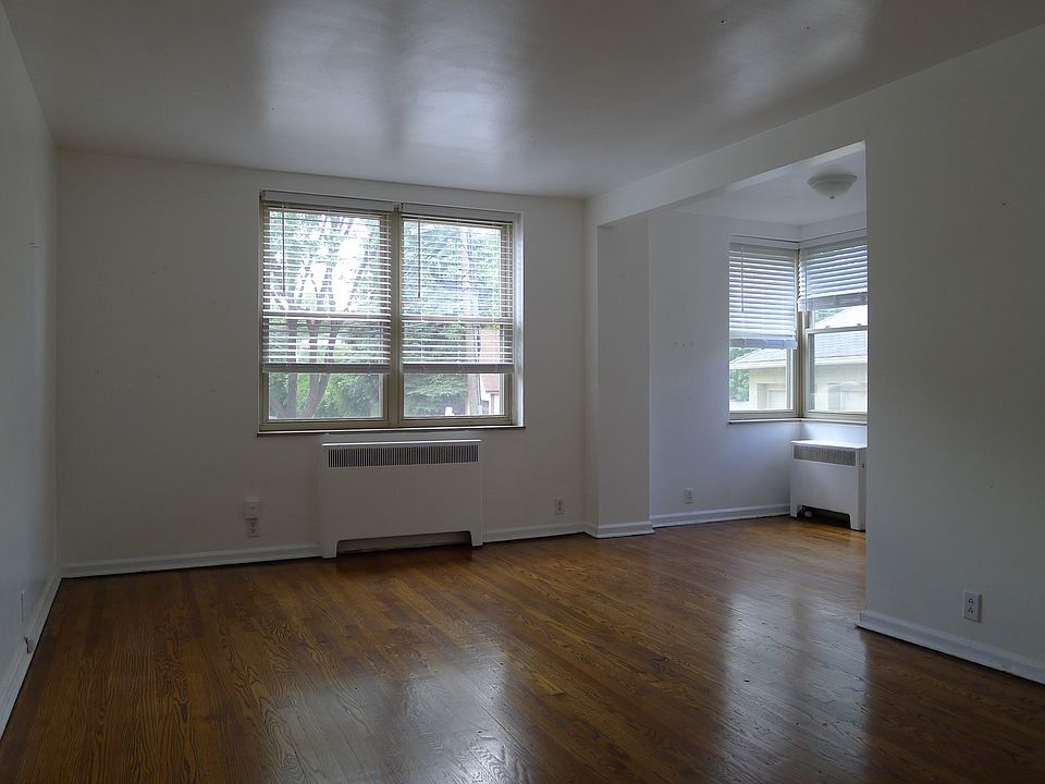1st image of 825 Iroquois St APT B2