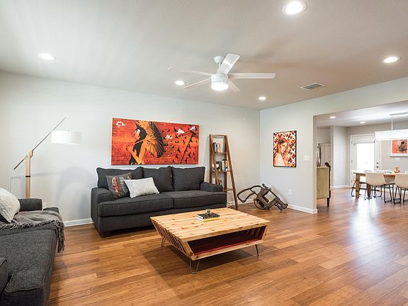 Comes Fully Furnished! S Austin 4BD / 2.5BA on the water. Flexible Lease Terms