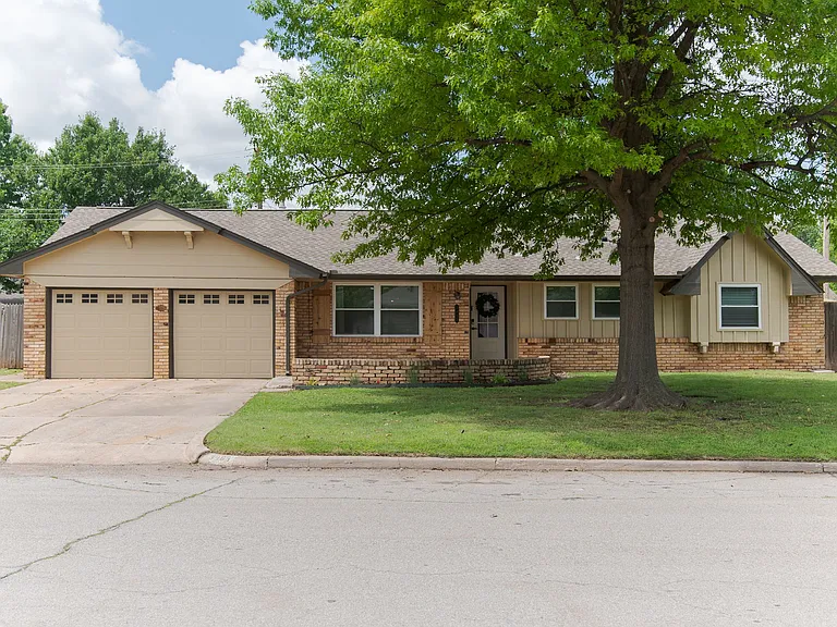 3005 Berkshire Way — Photo 2