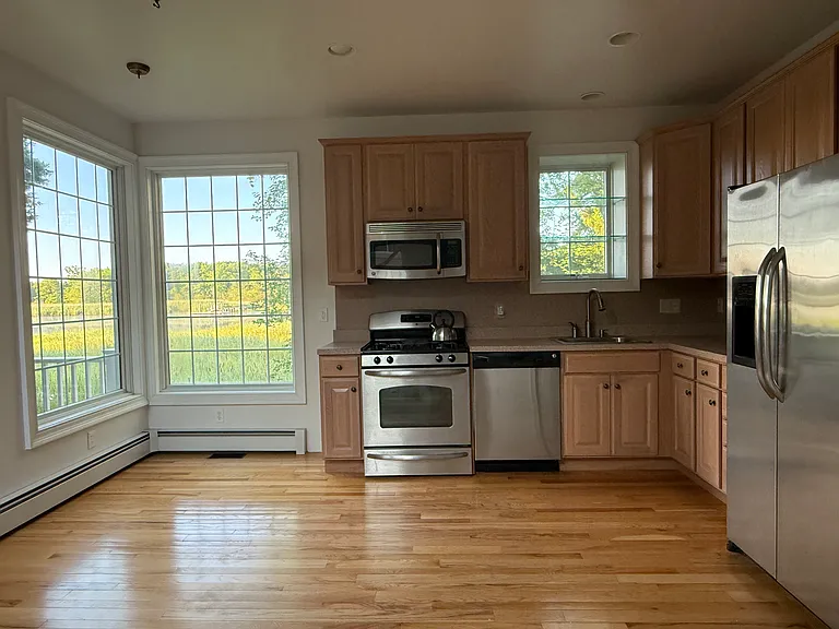 319 Aetna Dr — Photo 4