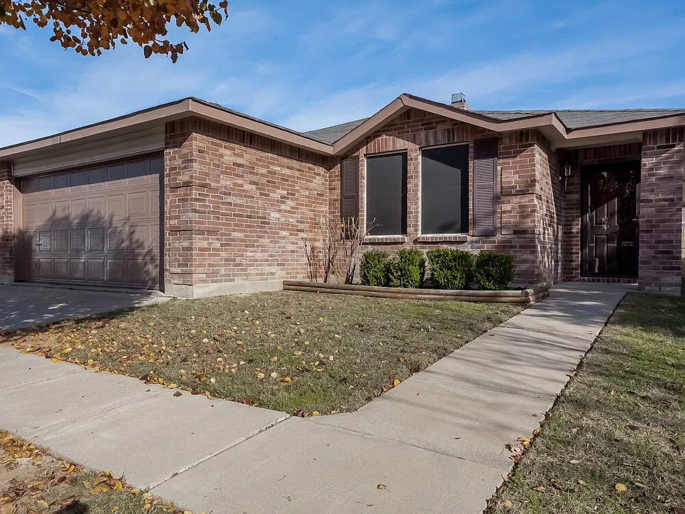 3 bed, 2.0 bath, 1507 sqft, $1,930 — Photo 1