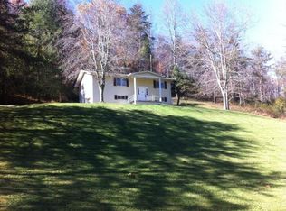 5 Young Ln, Hurricane, WV 25526