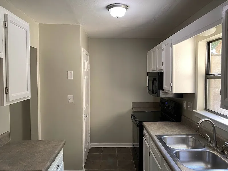 2 bed, 1.5 bath, 1100 sqft, $1,100 — Photo 2
