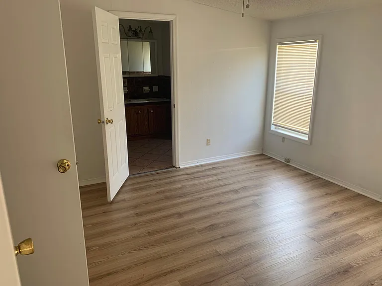 6631 Old Orchard Ave — Photo 8