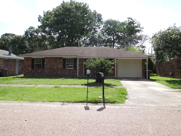 1136 Boreas Dr — Photo 1