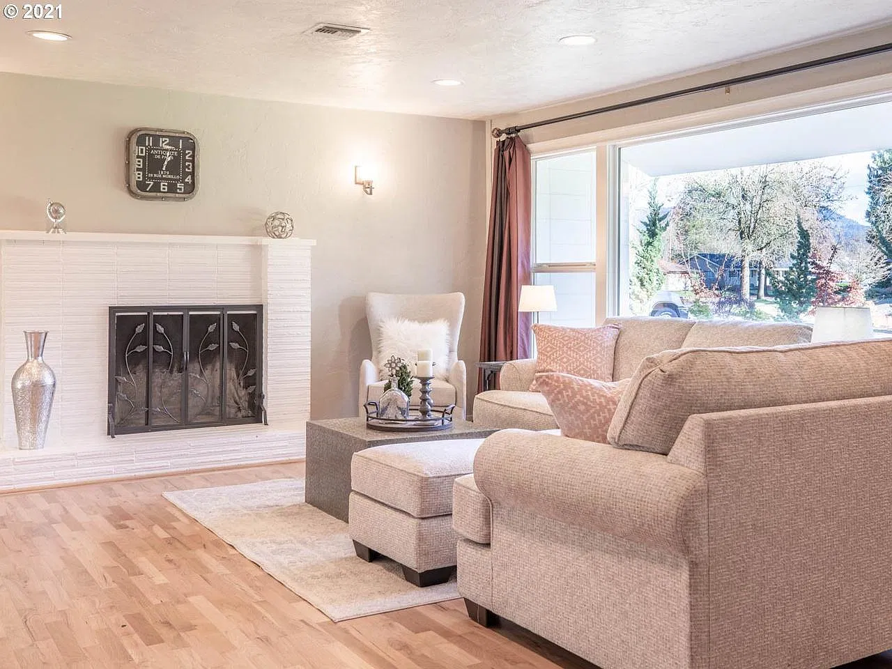 3 bed, 1400 sqft, $2,900 — Photo 3