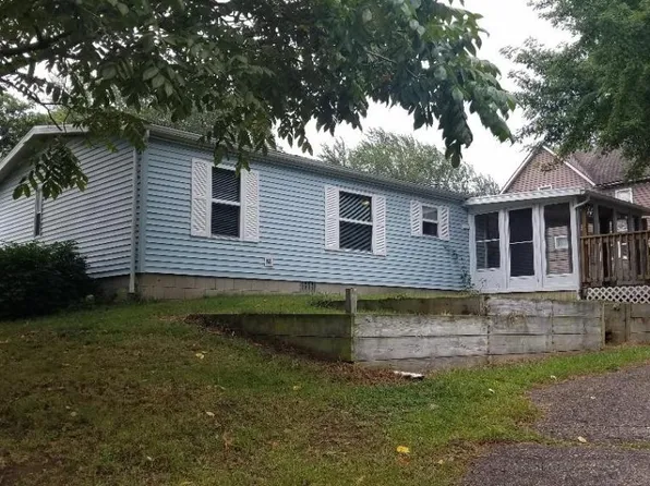 170 Thomas St, Coloma, MI 49038