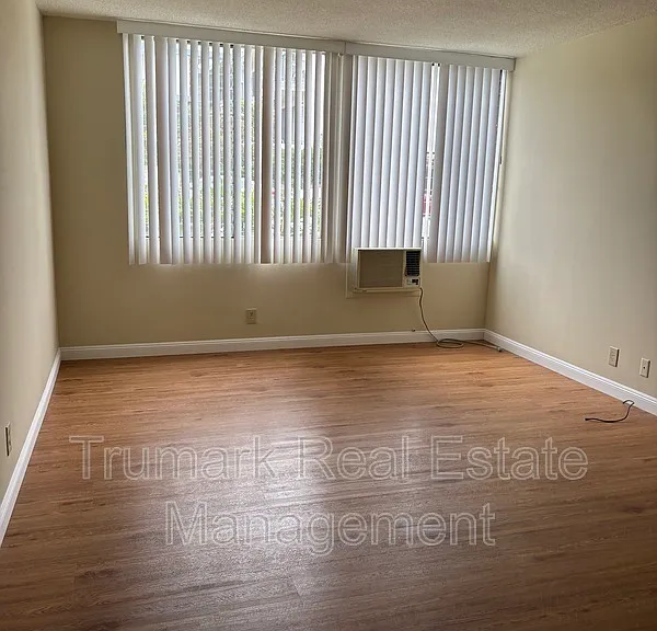 3830 Orangedale Ave #3 — Photo 3