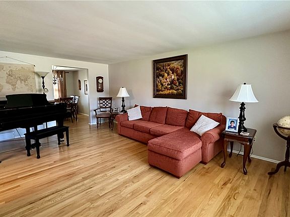 5th image of 348 Fernledge Dr