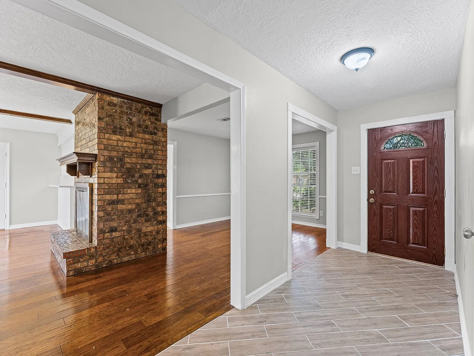 3 bed, 2.0 bath, 1612 sqft, $2,100 — Photo 4