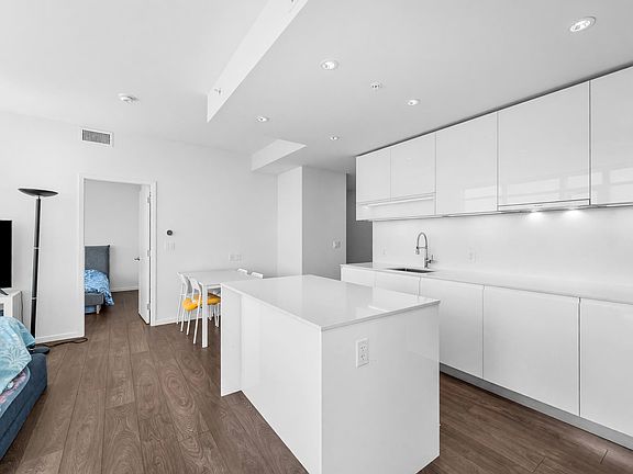 5th image of 6808 Minoru Blvd #902