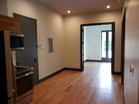 4th image of 111 Moore St #1