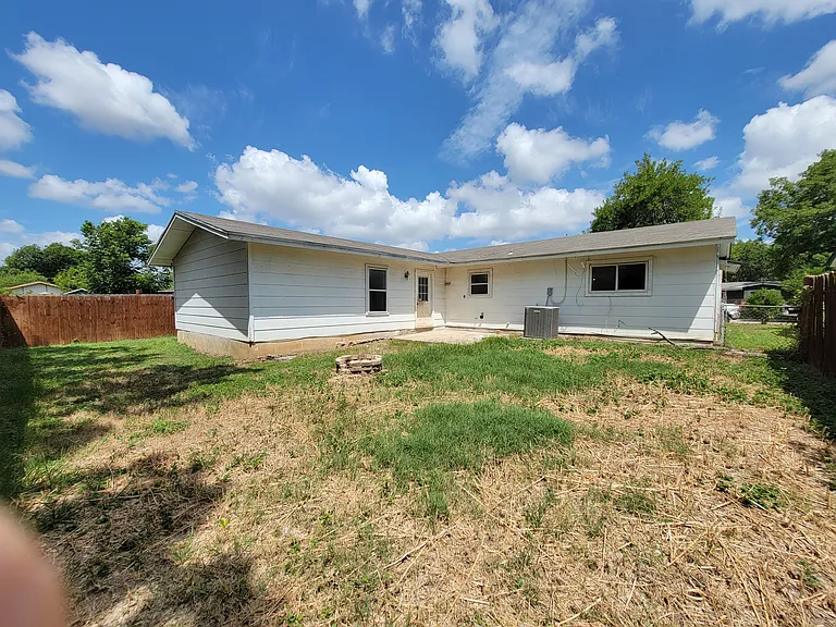 1060 Richmond Dr — Photo 6