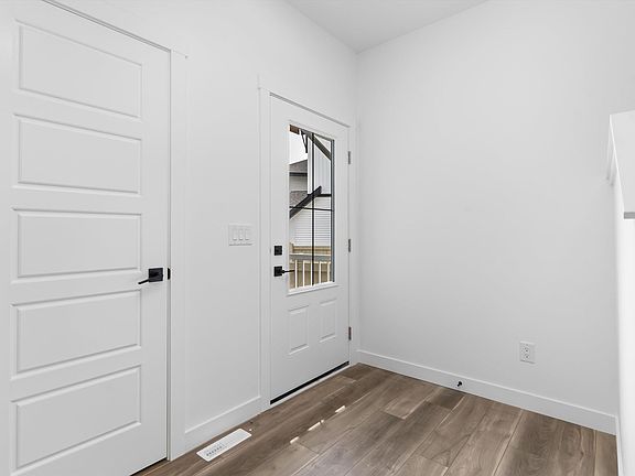 3rd image of 1066 Cristall Cres