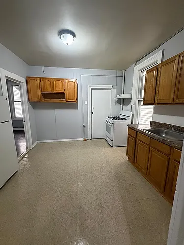 442 Elizabeth Ave Photo 1