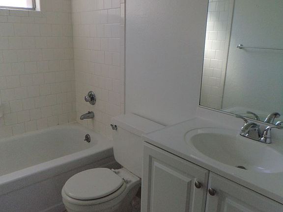 3rd image of 2805 H St APT 01