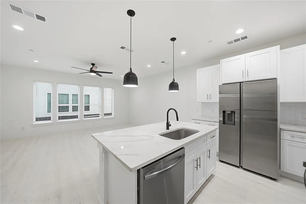 2 bed, 2.5 bath, 1755 sqft, $2,850 — Photo 4