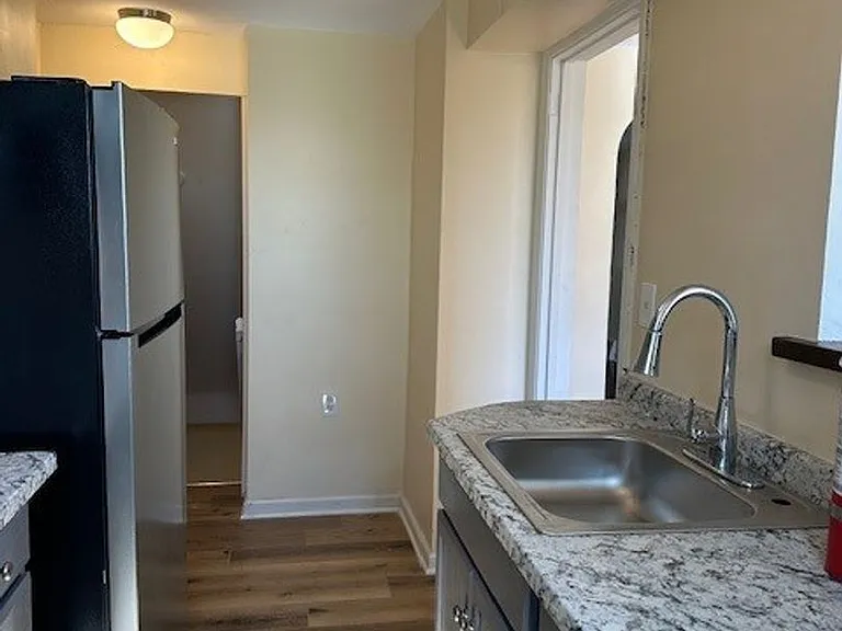 2437 Mercer St — Photo 8