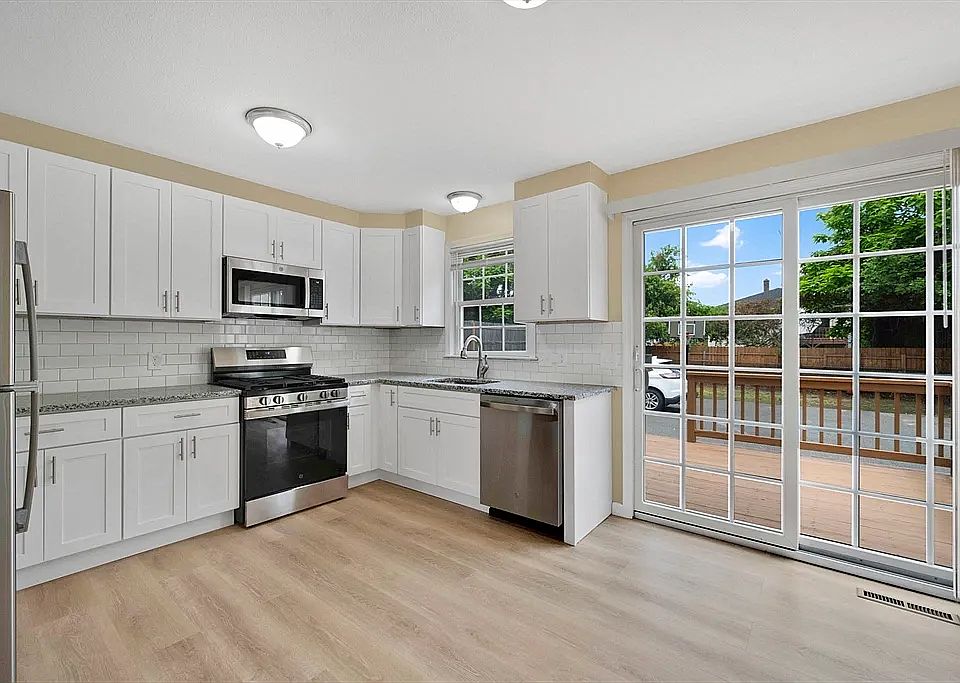 1st image of 21 Biddle St
