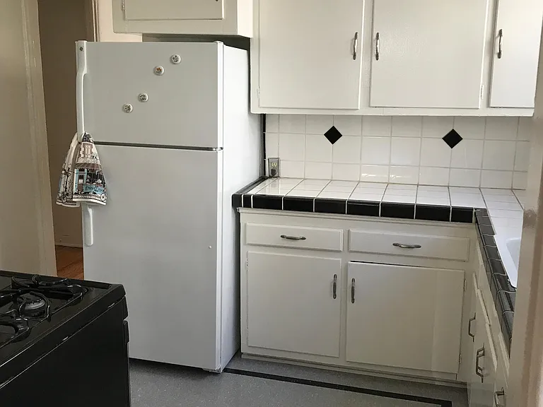 8366 Blackburn Ave — Photo 11