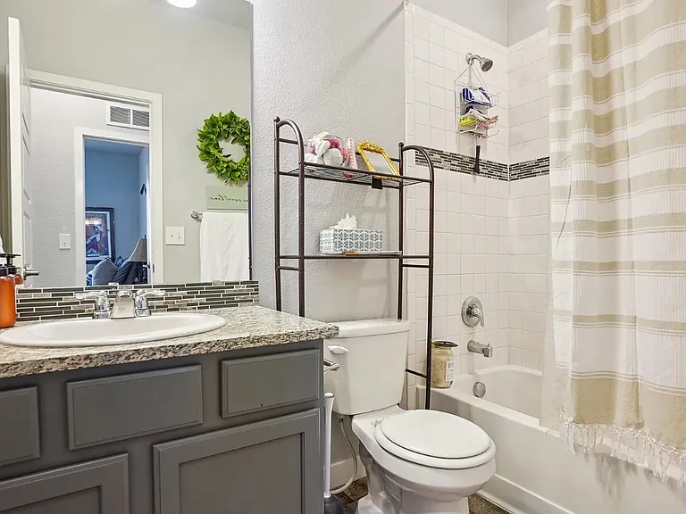 674 E Hinsdale Ave — Photo 5