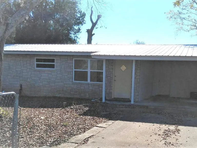 422 Woodside Dr — Photo 2