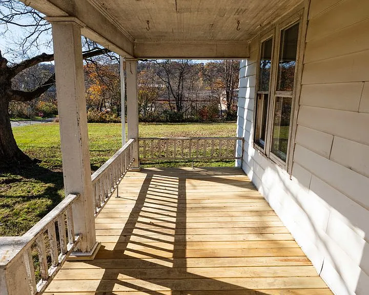 21 Moore Ave — Photo 32