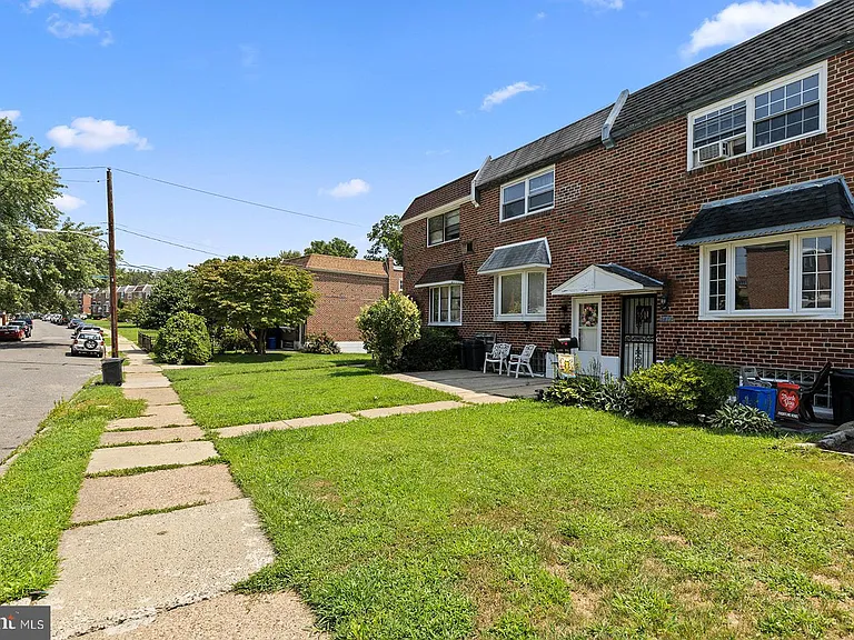 2874 Tolbut St — Photo 4