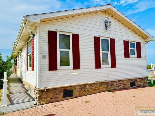 685 E Clam Cir, Port Isabel, TX 78578