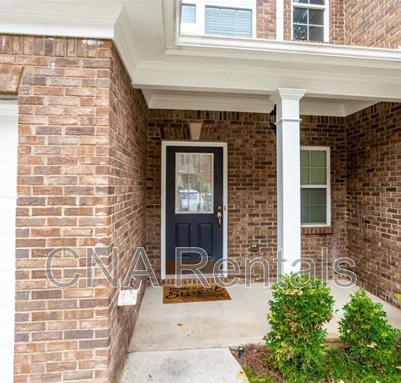 3 bed, 2.5 bath, 1384 sqft, $2,350 — Photo 2