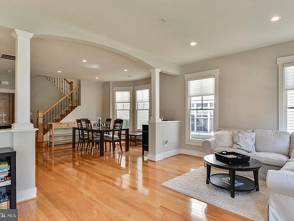 5th image of 2718 Linden Ln