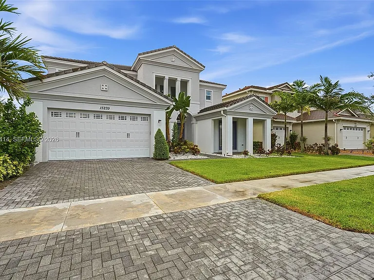 15239 Goldfinch Cir — Photo 2