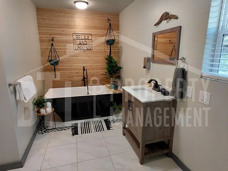 510 Chisholm Trl — Photo 2