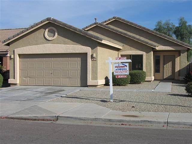 Great Curb Appeal!