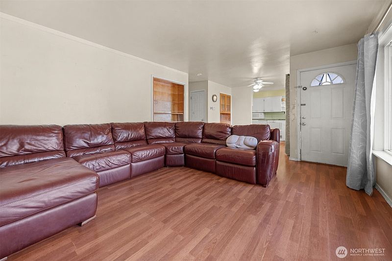 3rd image of 1516 Rainier Avenue