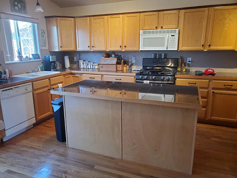 1368 Windjammer Dr — Photo 3