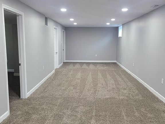 4th image of 744 Garfield St