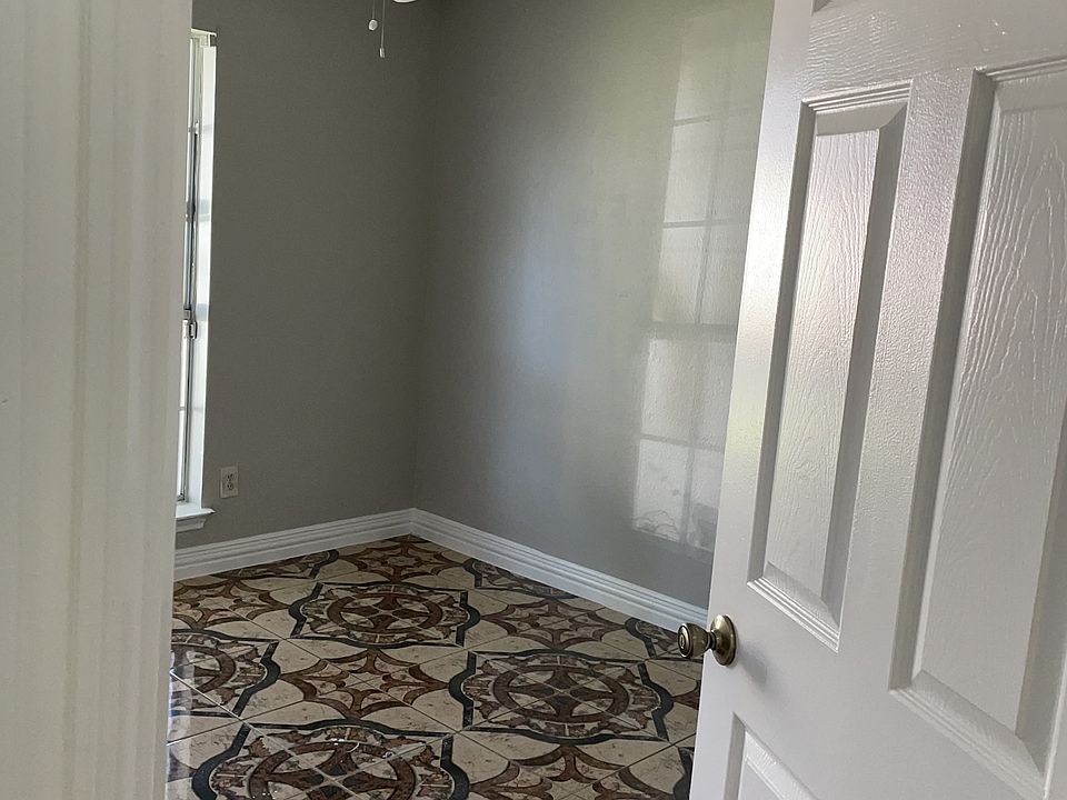 1st image of 313 Creekwood Ln